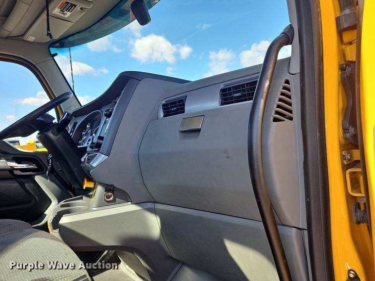 image for item OK9805 2020 Kenworth  T680 semi truck