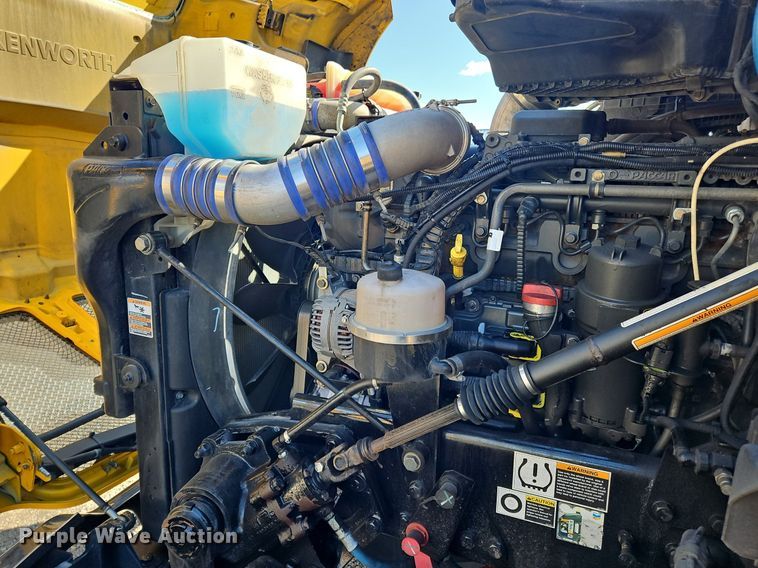 image for item OK9805 2020 Kenworth  T680 semi truck