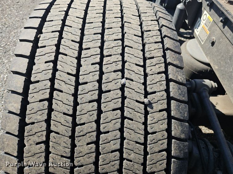 image for item OK9805 2020 Kenworth  T680 semi truck