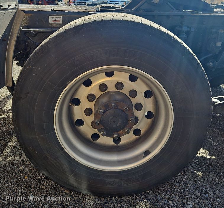 image for item OK9805 2020 Kenworth  T680 semi truck