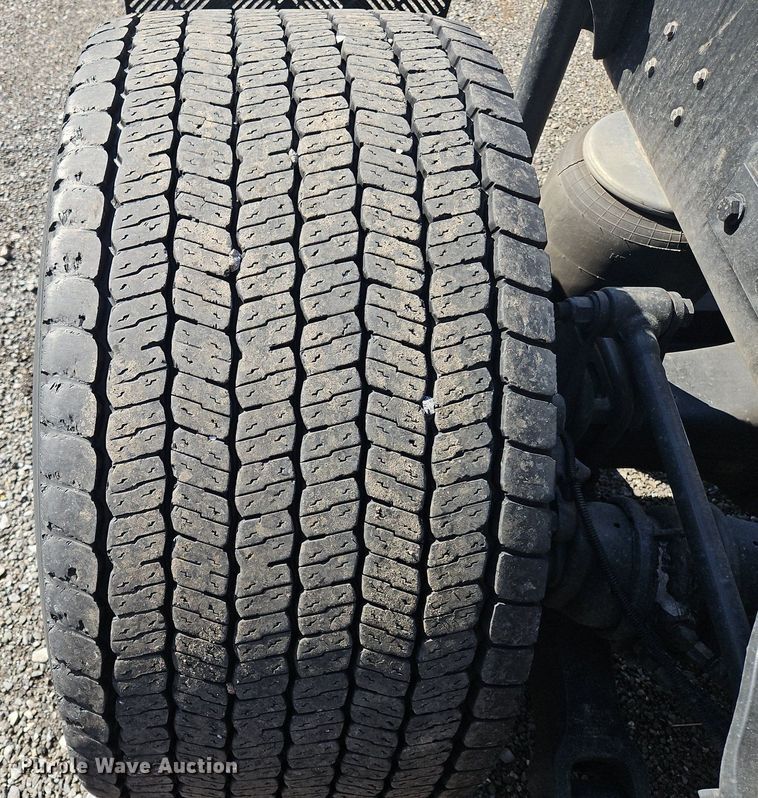 image for item OK9805 2020 Kenworth  T680 semi truck