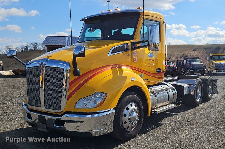 image for item OK9806 2020 Kenworth  T680 semi truck