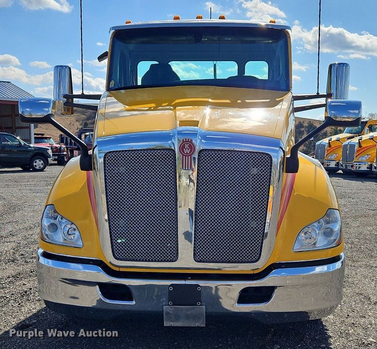 image for item OK9806 2020 Kenworth  T680 semi truck