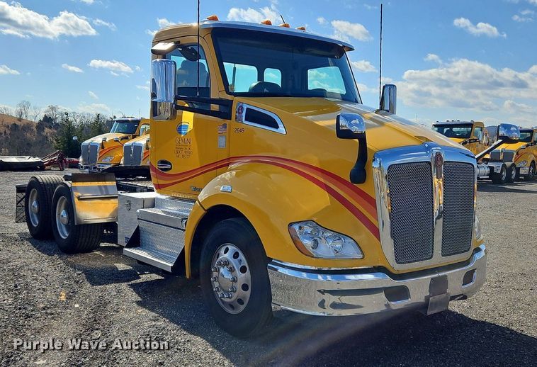 image for item OK9806 2020 Kenworth  T680 semi truck