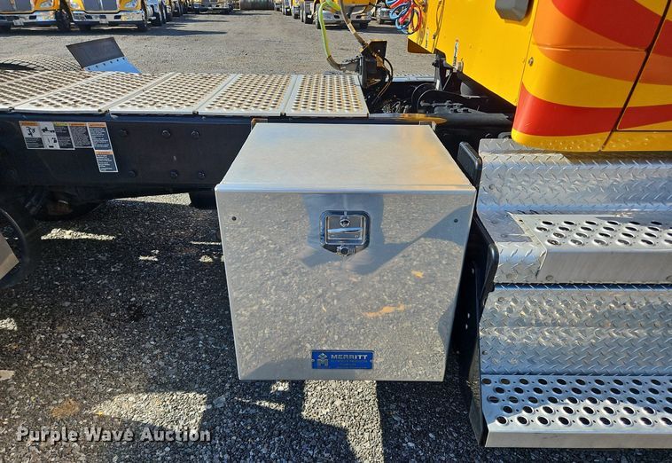 image for item OK9806 2020 Kenworth  T680 semi truck