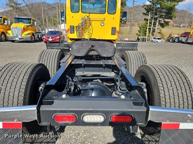 image for item OK9806 2020 Kenworth  T680 semi truck