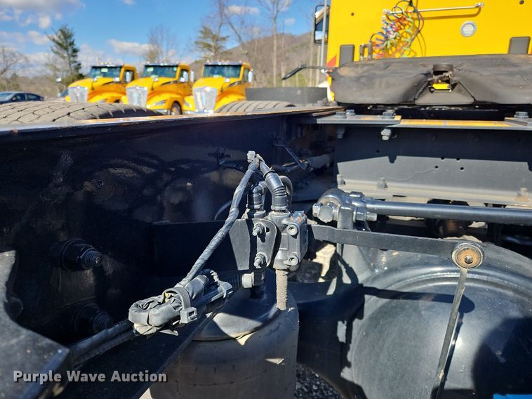 image for item OK9806 2020 Kenworth  T680 semi truck