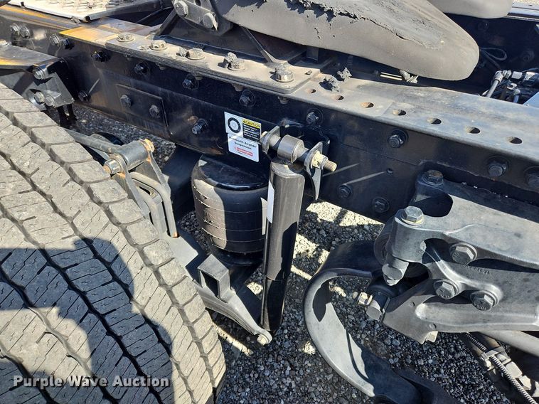 image for item OK9806 2020 Kenworth  T680 semi truck