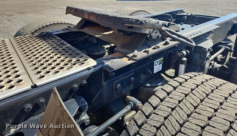 image for item OK9806 2020 Kenworth  T680 semi truck