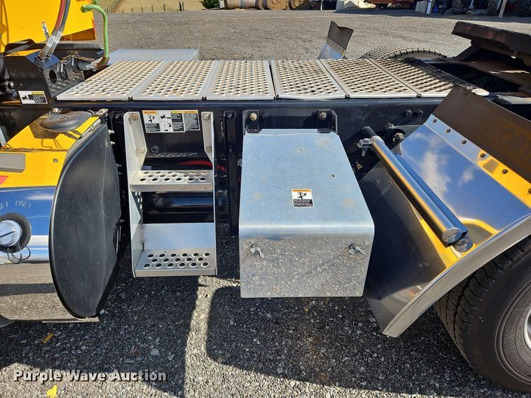 image for item OK9806 2020 Kenworth  T680 semi truck