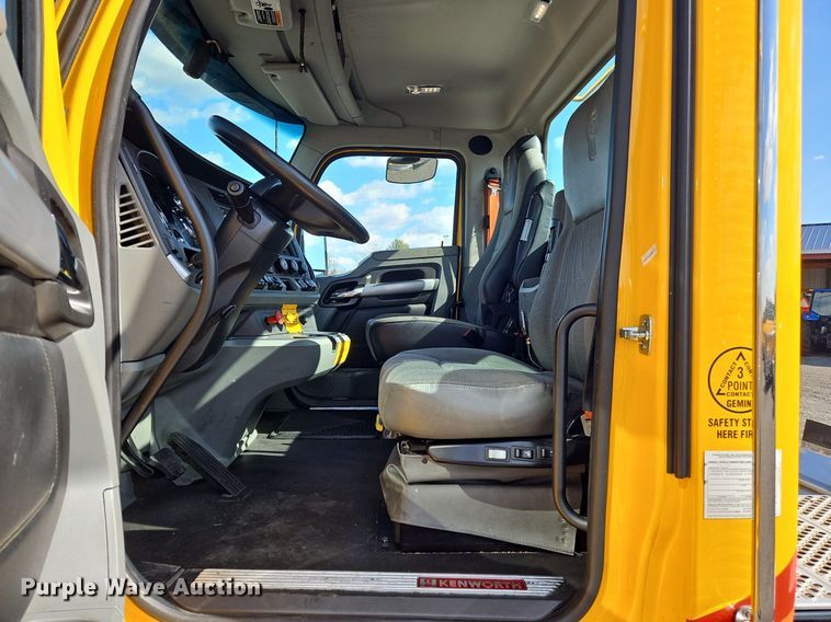 image for item OK9806 2020 Kenworth  T680 semi truck