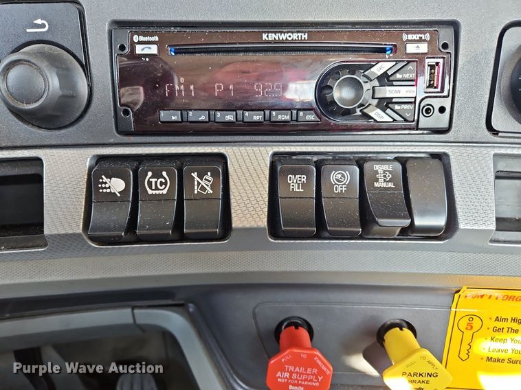 image for item OK9806 2020 Kenworth  T680 semi truck