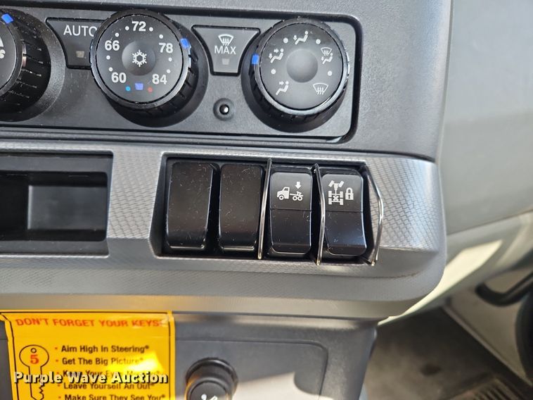 image for item OK9806 2020 Kenworth  T680 semi truck