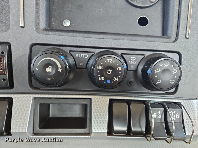 image for item OK9806 2020 Kenworth  T680 semi truck