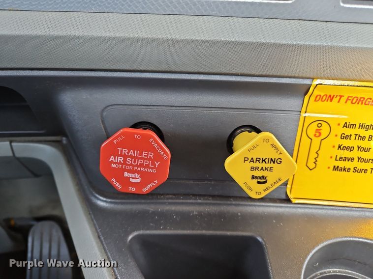 image for item OK9806 2020 Kenworth  T680 semi truck