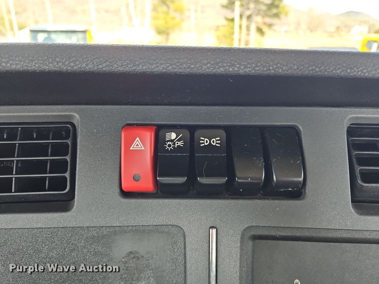 image for item OK9806 2020 Kenworth  T680 semi truck