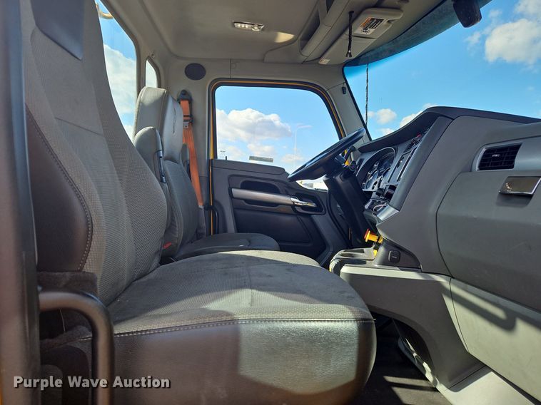 image for item OK9806 2020 Kenworth  T680 semi truck