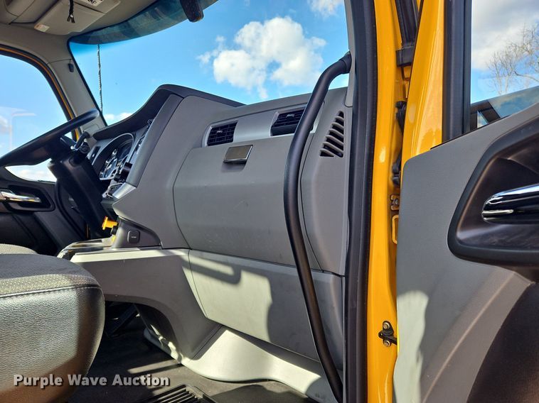 image for item OK9806 2020 Kenworth  T680 semi truck