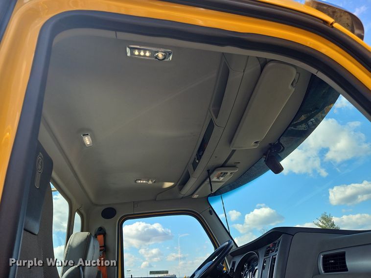 image for item OK9806 2020 Kenworth  T680 semi truck