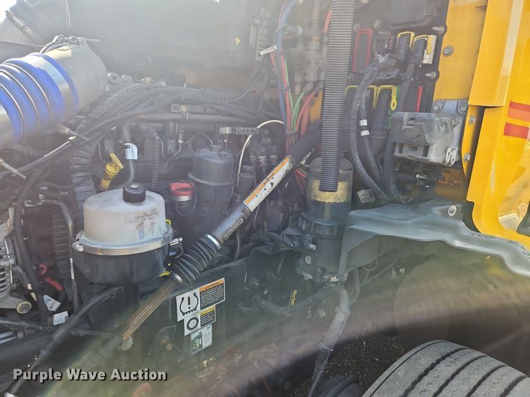 image for item OK9806 2020 Kenworth  T680 semi truck