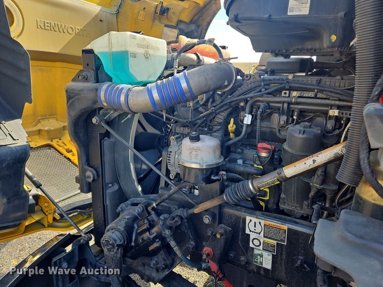 image for item OK9806 2020 Kenworth  T680 semi truck