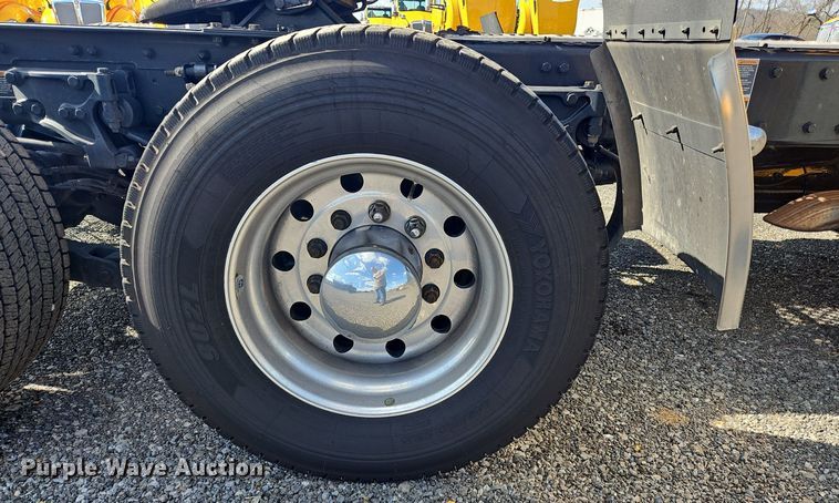 image for item OK9806 2020 Kenworth  T680 semi truck