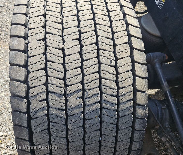 image for item OK9806 2020 Kenworth  T680 semi truck