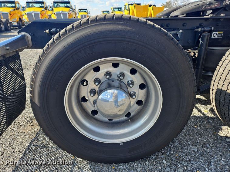 image for item OK9806 2020 Kenworth  T680 semi truck