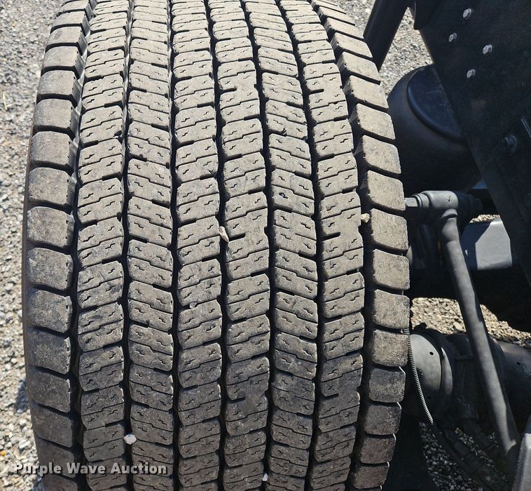 image for item OK9806 2020 Kenworth  T680 semi truck