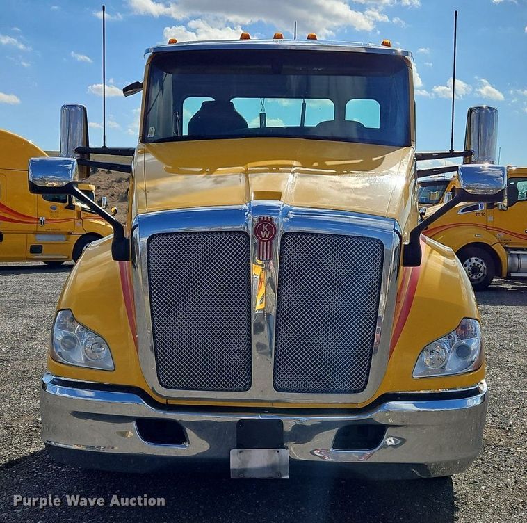 image for item OK9807 2019 Kenworth  T680 semi truck