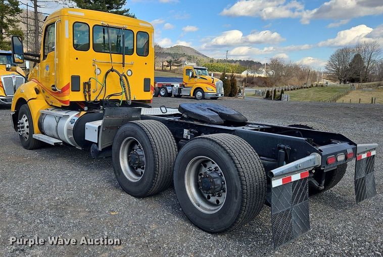 image for item OK9807 2019 Kenworth  T680 semi truck