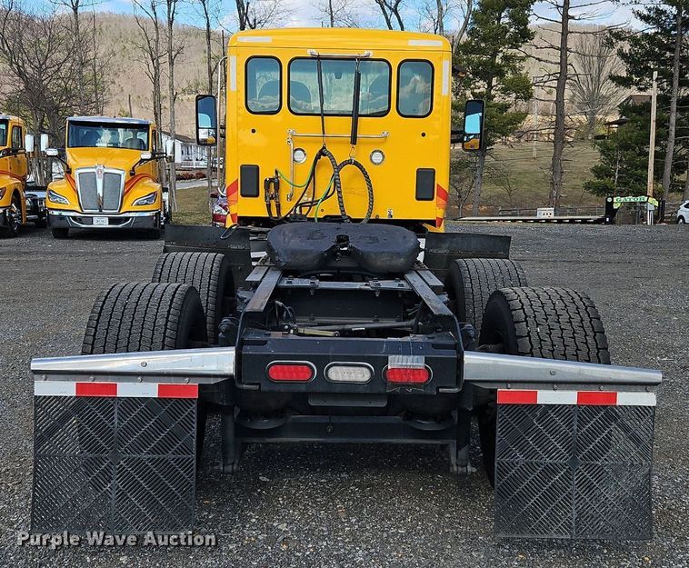 image for item OK9807 2019 Kenworth  T680 semi truck