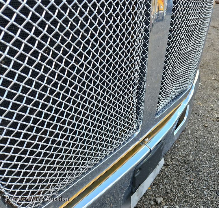 image for item OK9807 2019 Kenworth  T680 semi truck