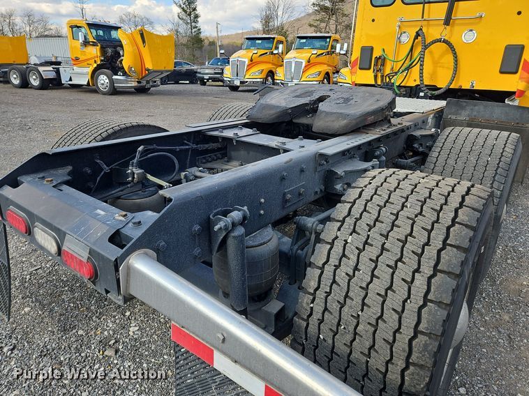 image for item OK9807 2019 Kenworth  T680 semi truck
