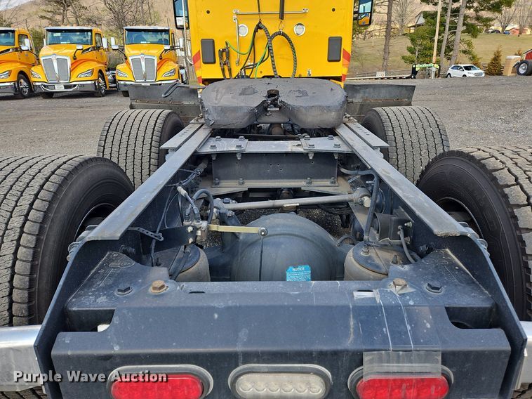 image for item OK9807 2019 Kenworth  T680 semi truck