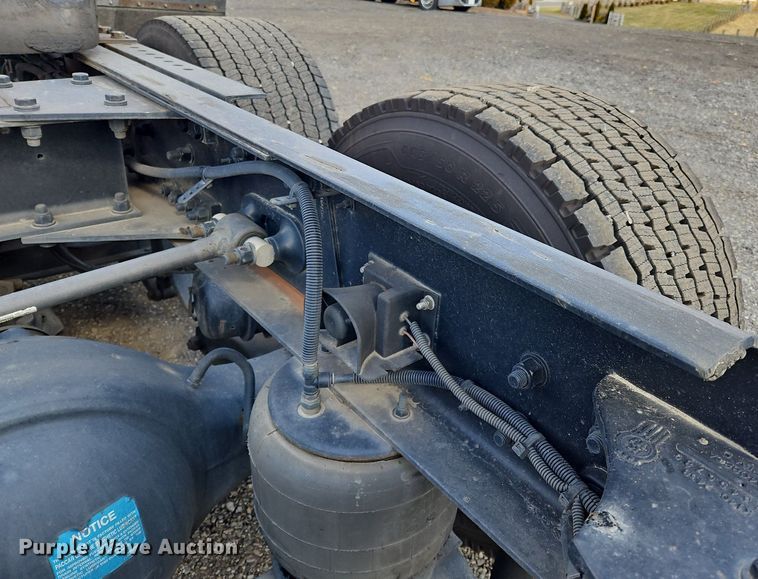 image for item OK9807 2019 Kenworth  T680 semi truck