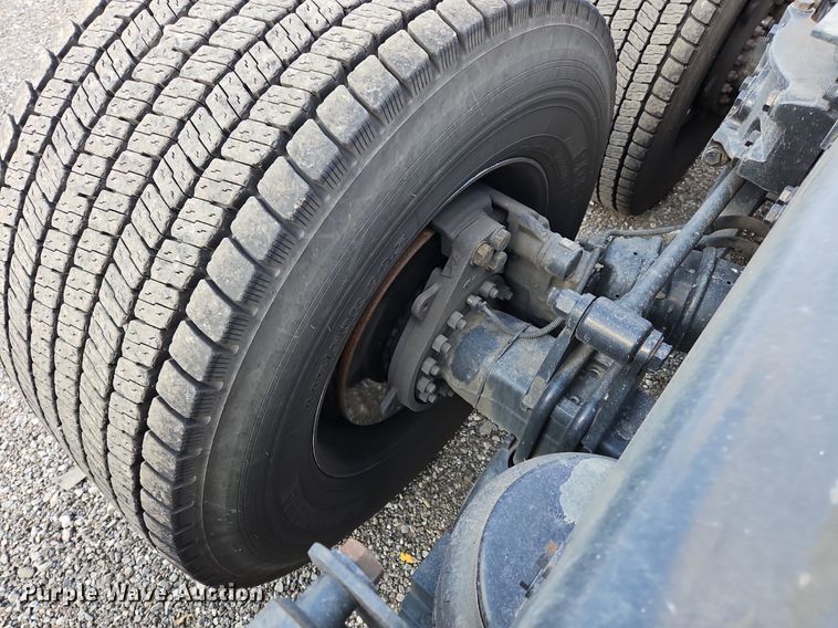 image for item OK9807 2019 Kenworth  T680 semi truck