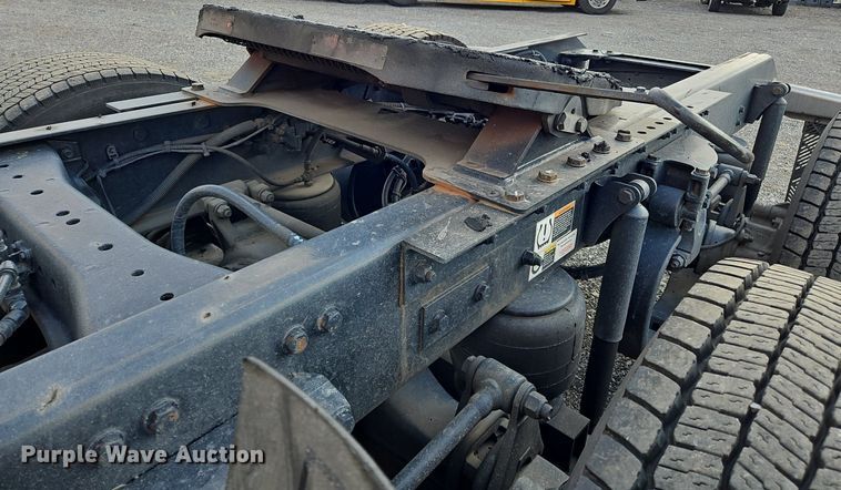 image for item OK9807 2019 Kenworth  T680 semi truck