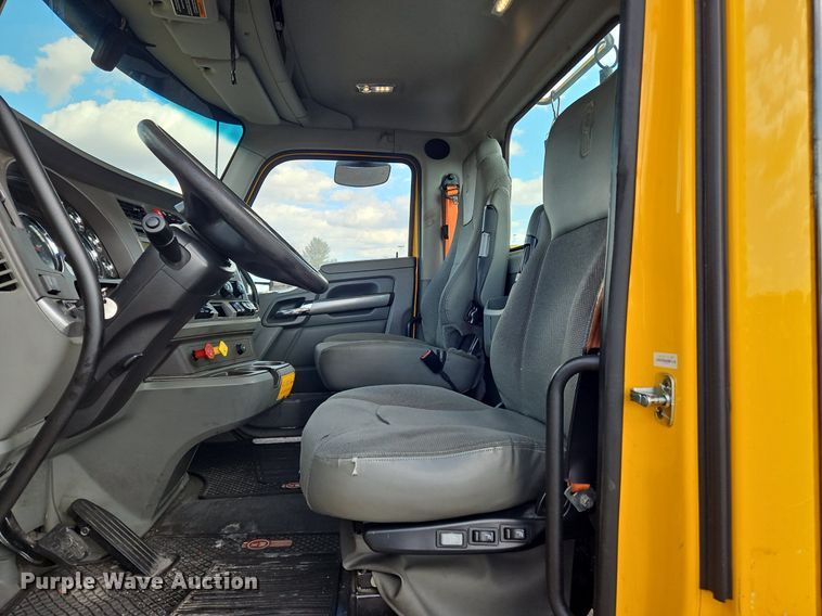 image for item OK9807 2019 Kenworth  T680 semi truck