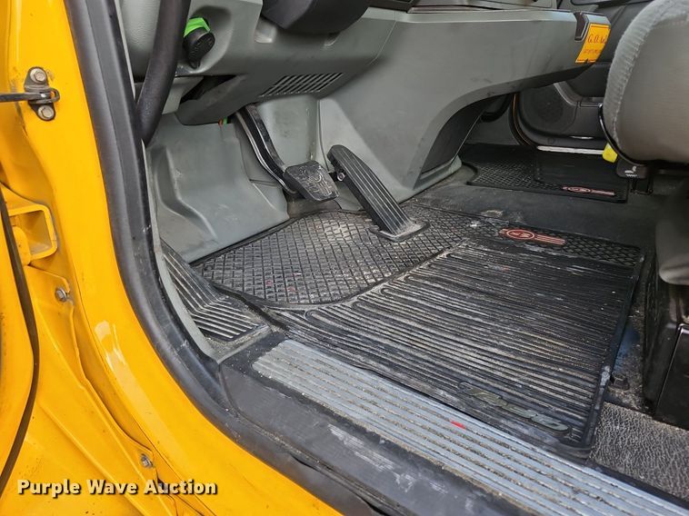 image for item OK9807 2019 Kenworth  T680 semi truck