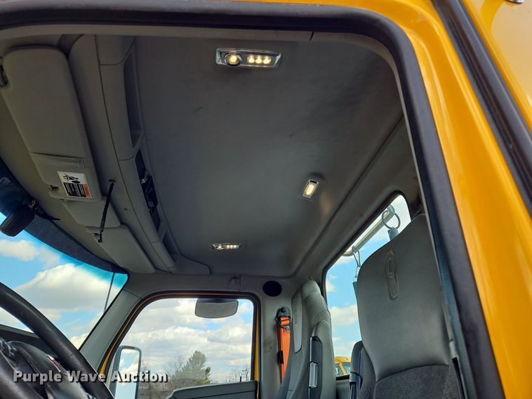 image for item OK9807 2019 Kenworth  T680 semi truck