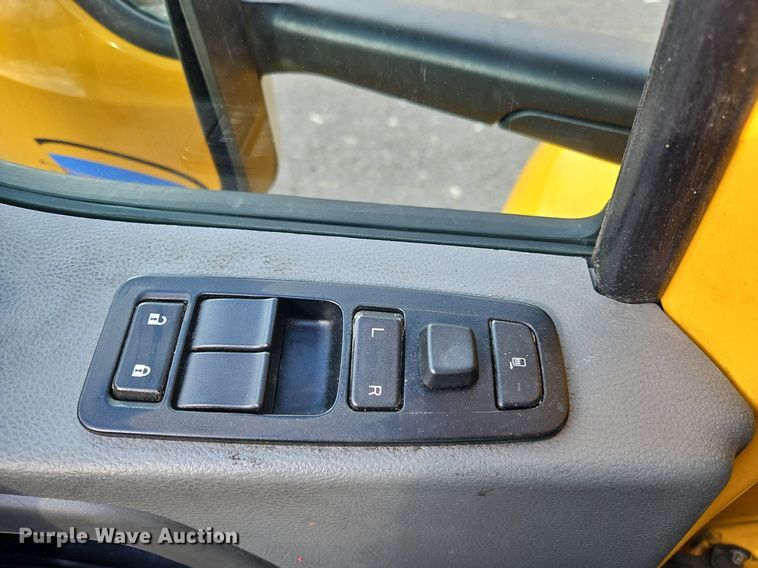 image for item OK9807 2019 Kenworth  T680 semi truck