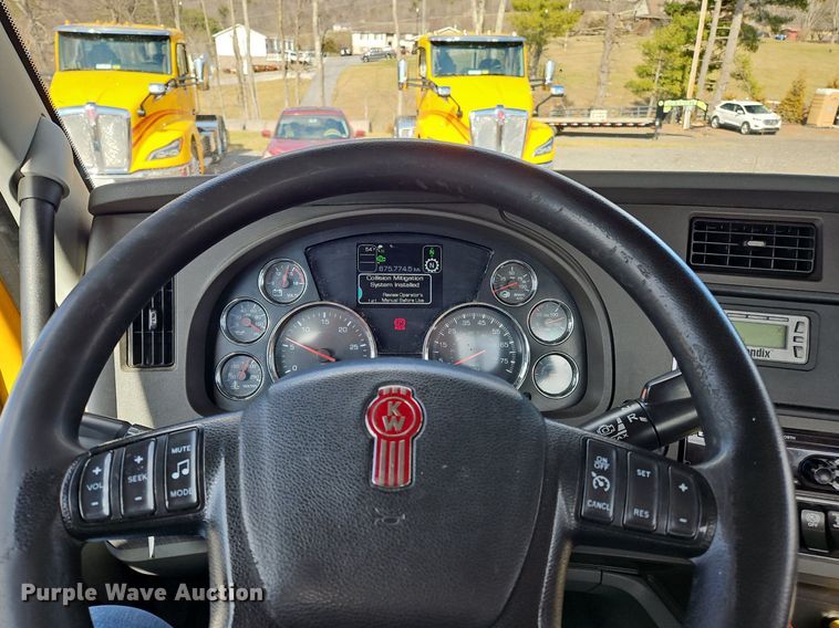 image for item OK9807 2019 Kenworth  T680 semi truck