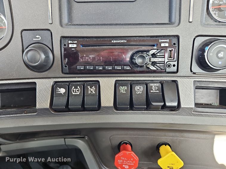 image for item OK9807 2019 Kenworth  T680 semi truck