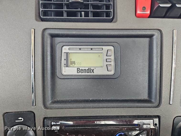 image for item OK9807 2019 Kenworth  T680 semi truck