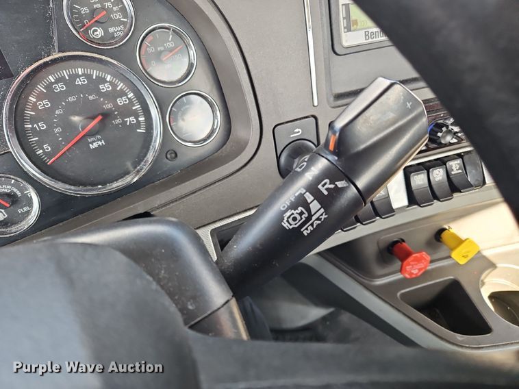 image for item OK9807 2019 Kenworth  T680 semi truck