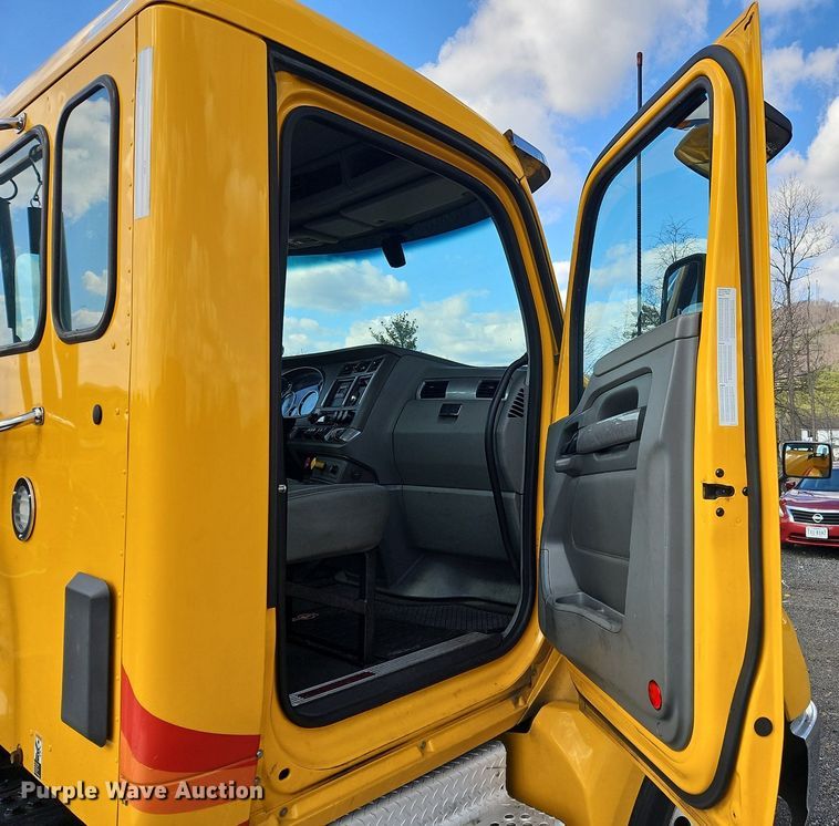 image for item OK9807 2019 Kenworth  T680 semi truck