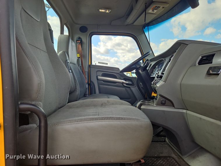 image for item OK9807 2019 Kenworth  T680 semi truck