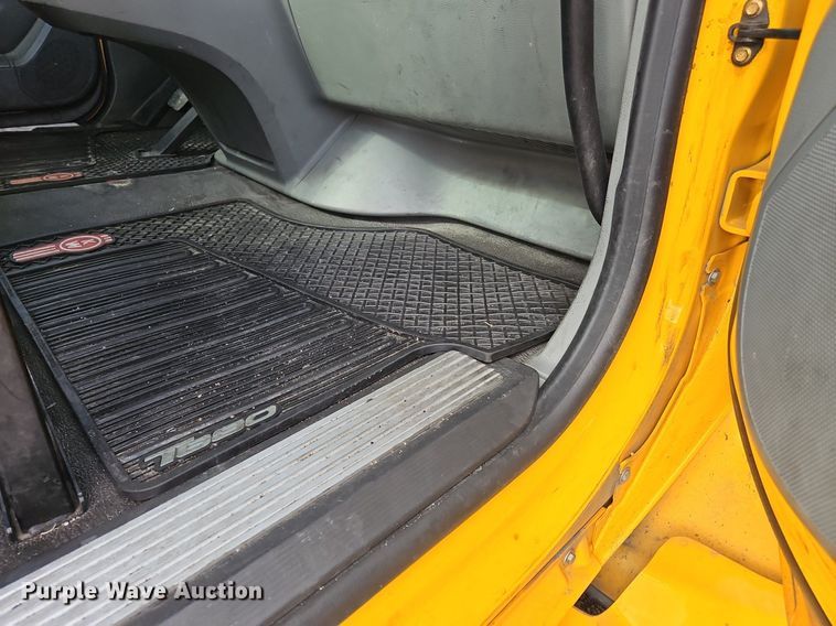 image for item OK9807 2019 Kenworth  T680 semi truck