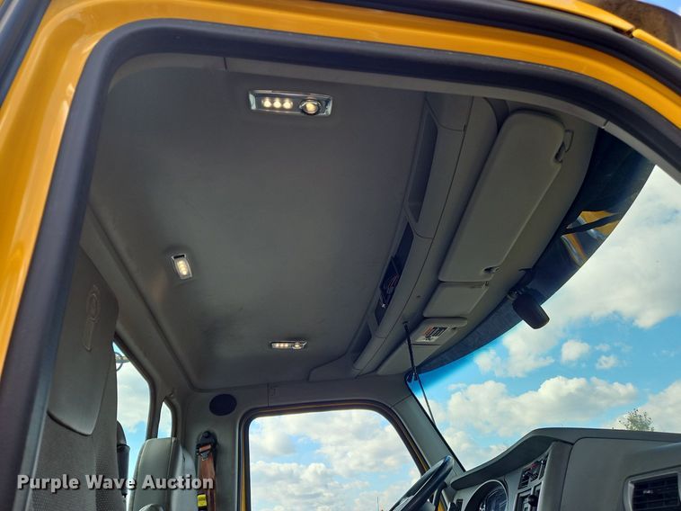 image for item OK9807 2019 Kenworth  T680 semi truck